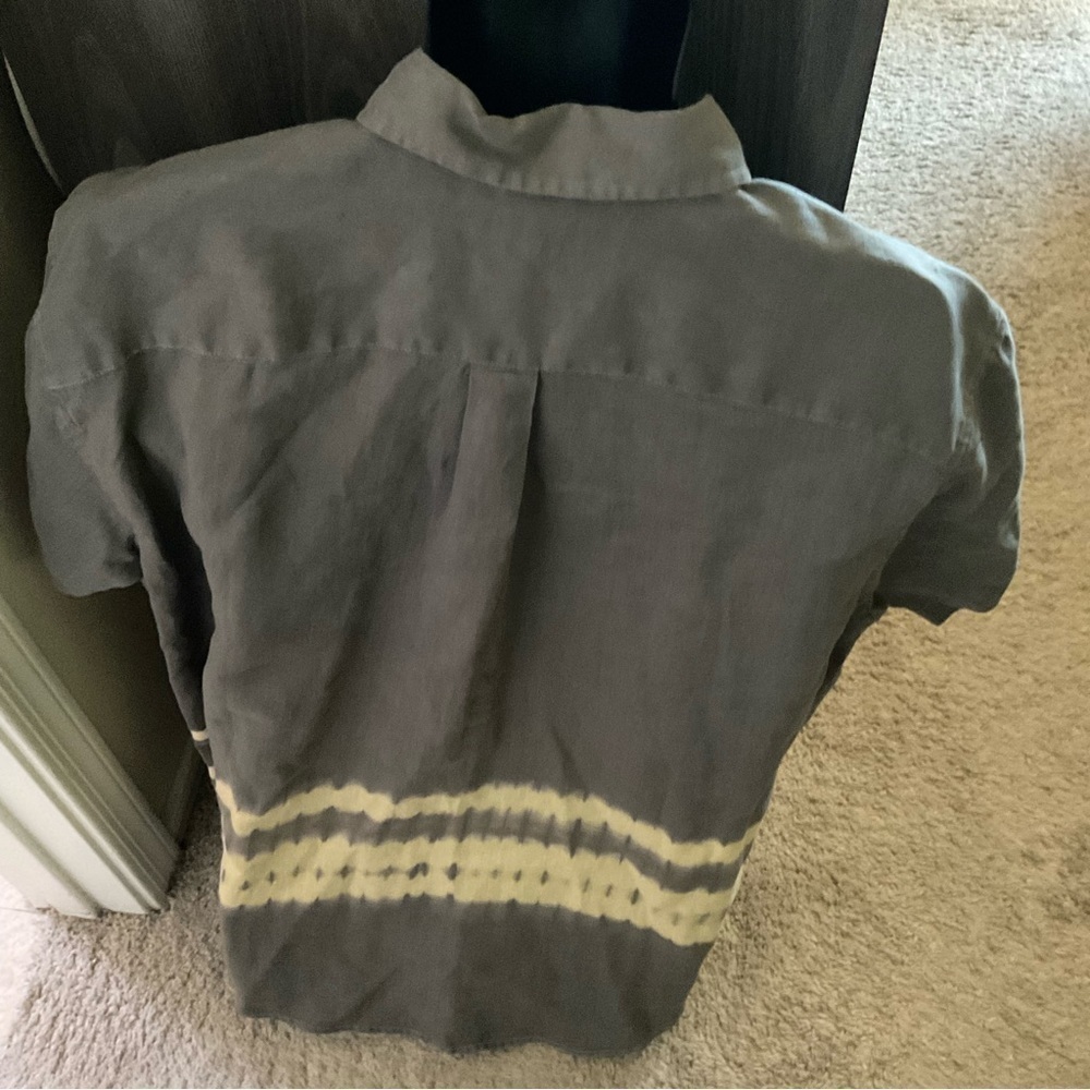 Men’s used size L large J Crew button front short sleeve grey colored shirt - Picture 3 of 3